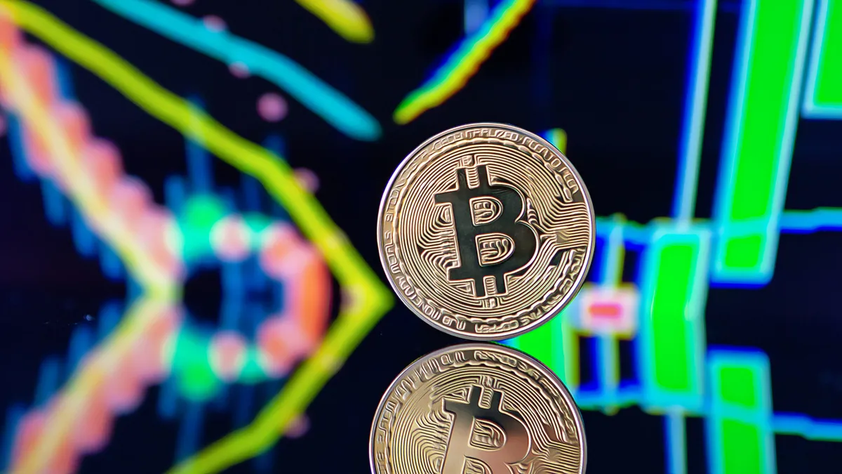 بیت‌کوین در حمایت کلیدی خود باقی ماند و تحلیل‌گران به کف بازار نزدیک می‌شوند